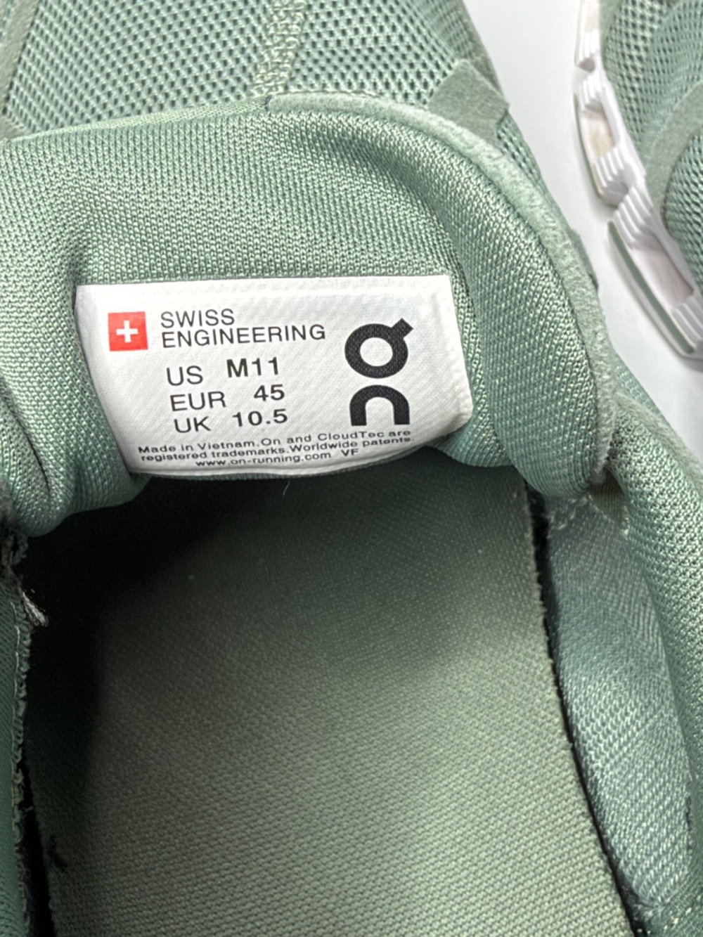 On Cloud Swiss Engineering Green Running Shoes Sneakers - Men’s Size US 11 - Picture 8 of 11